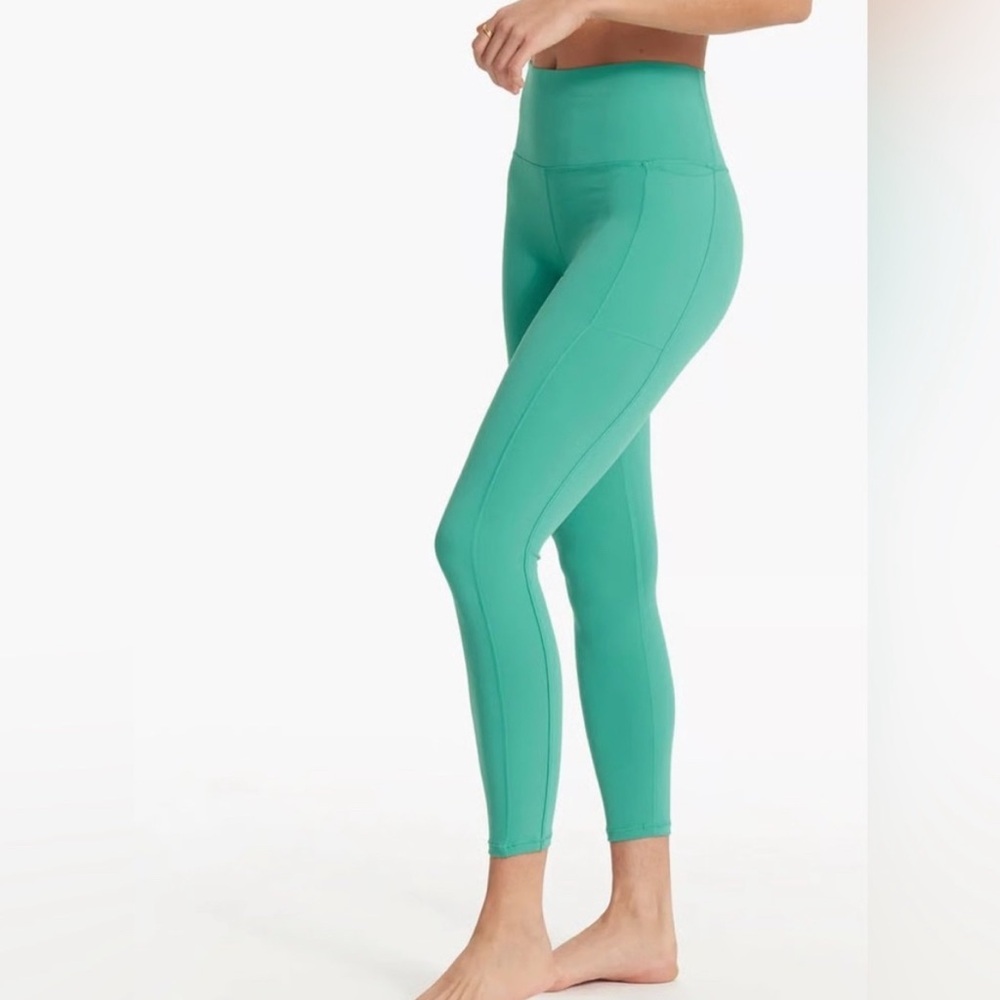 Vuori Women's High-Waisted Celadon Leggings